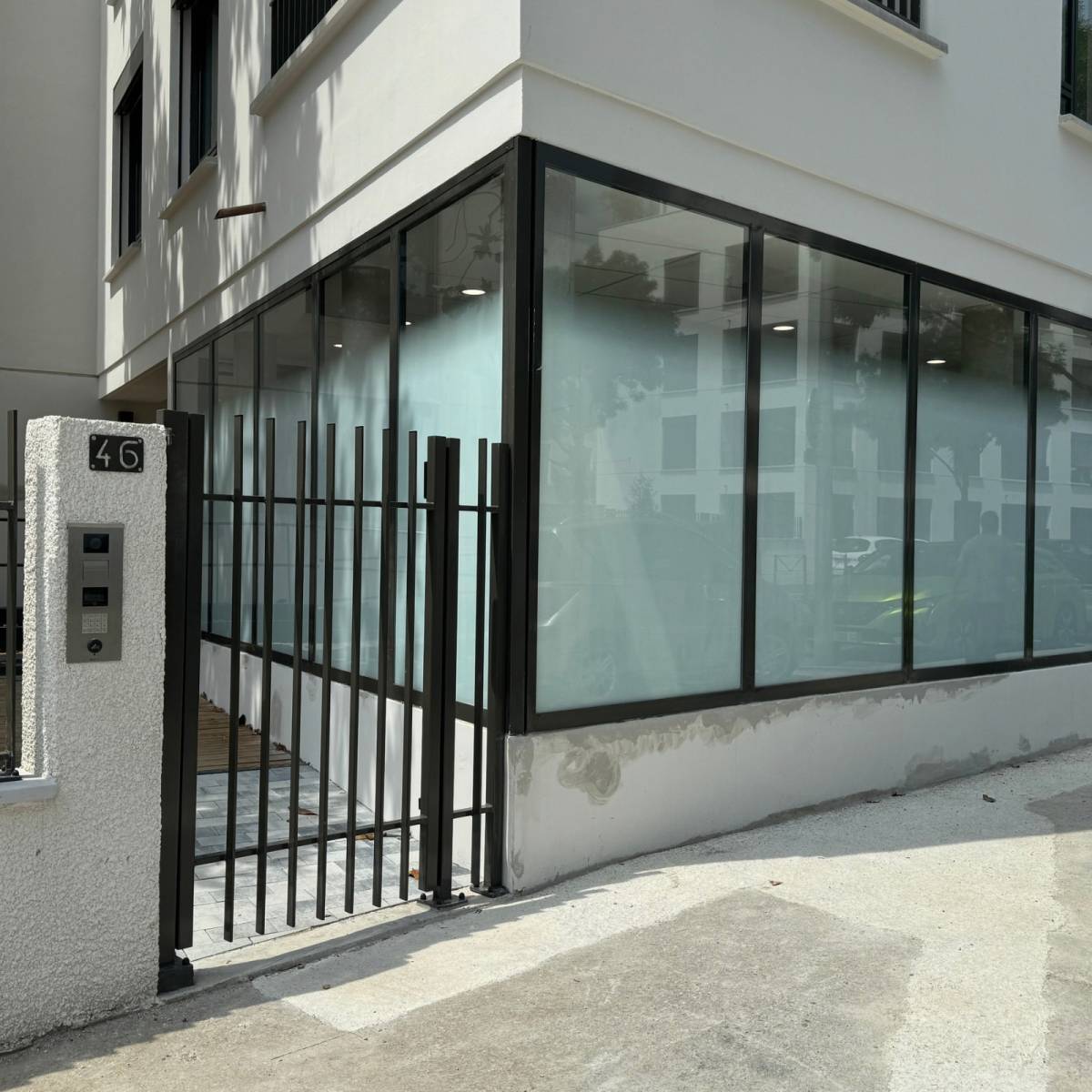 Pose de brise vue adhésif pour fenêtre à Lyon et Rhône Alpes
