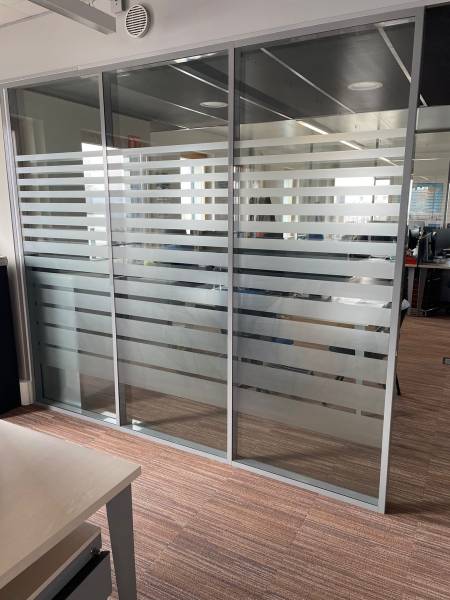 Application de vitrophanie de bureau dans le Rhône